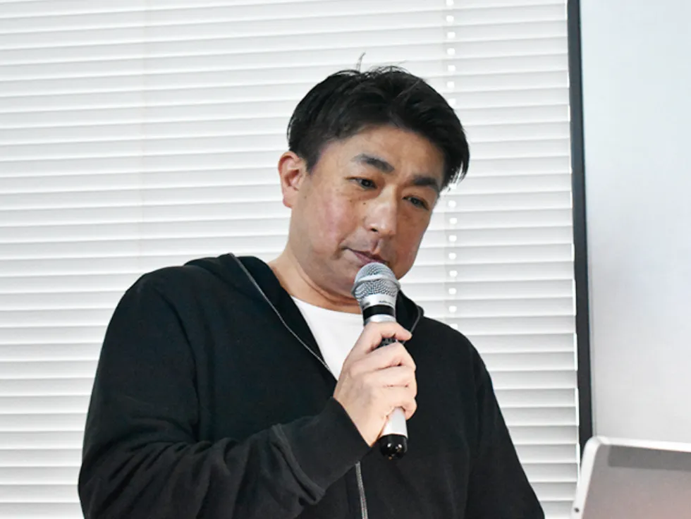 登壇する坪池 剛