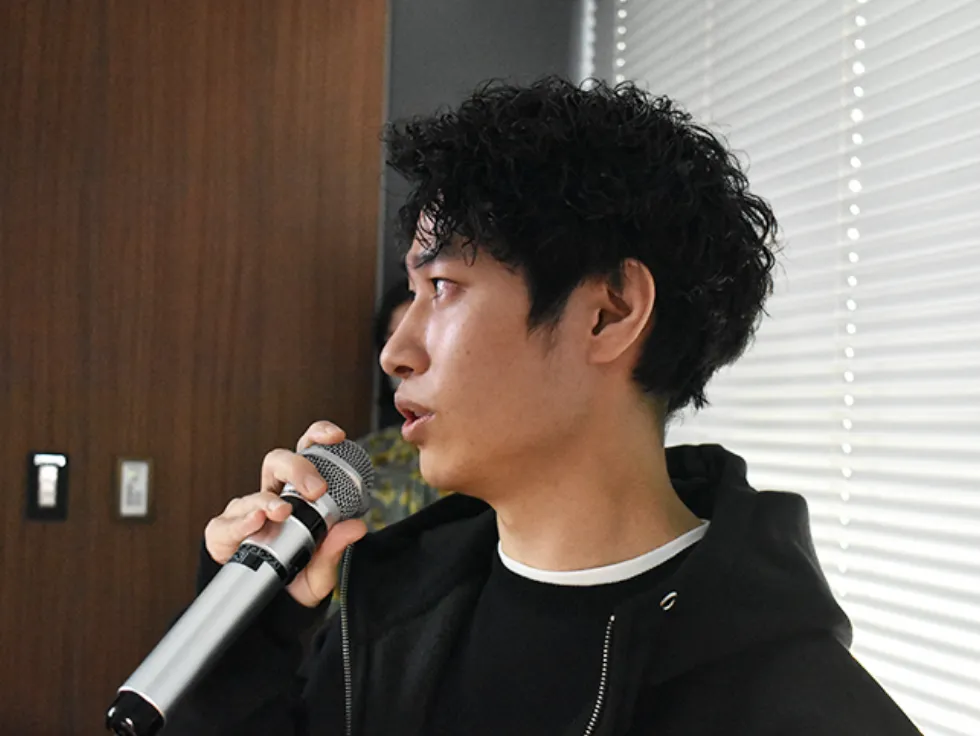 登壇する矢山 遼