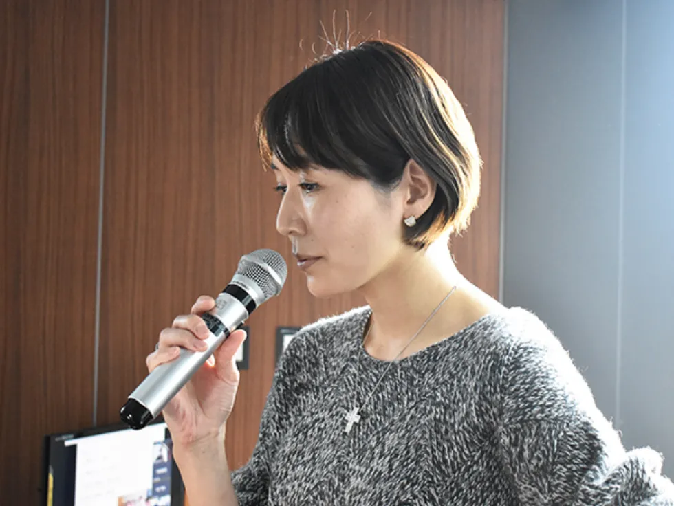 登壇する宮本 志穂